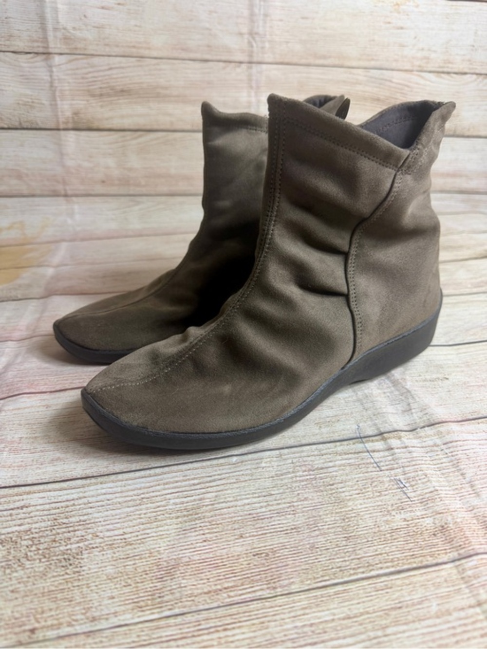 Arcopedico L19 Ankle Boot Olive suede leather 41. Size 10